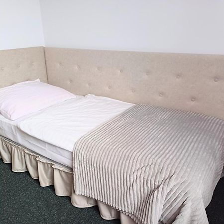 Hotel I Restauracja Borowianka Ostrów Wielkopolski Kültér fotó