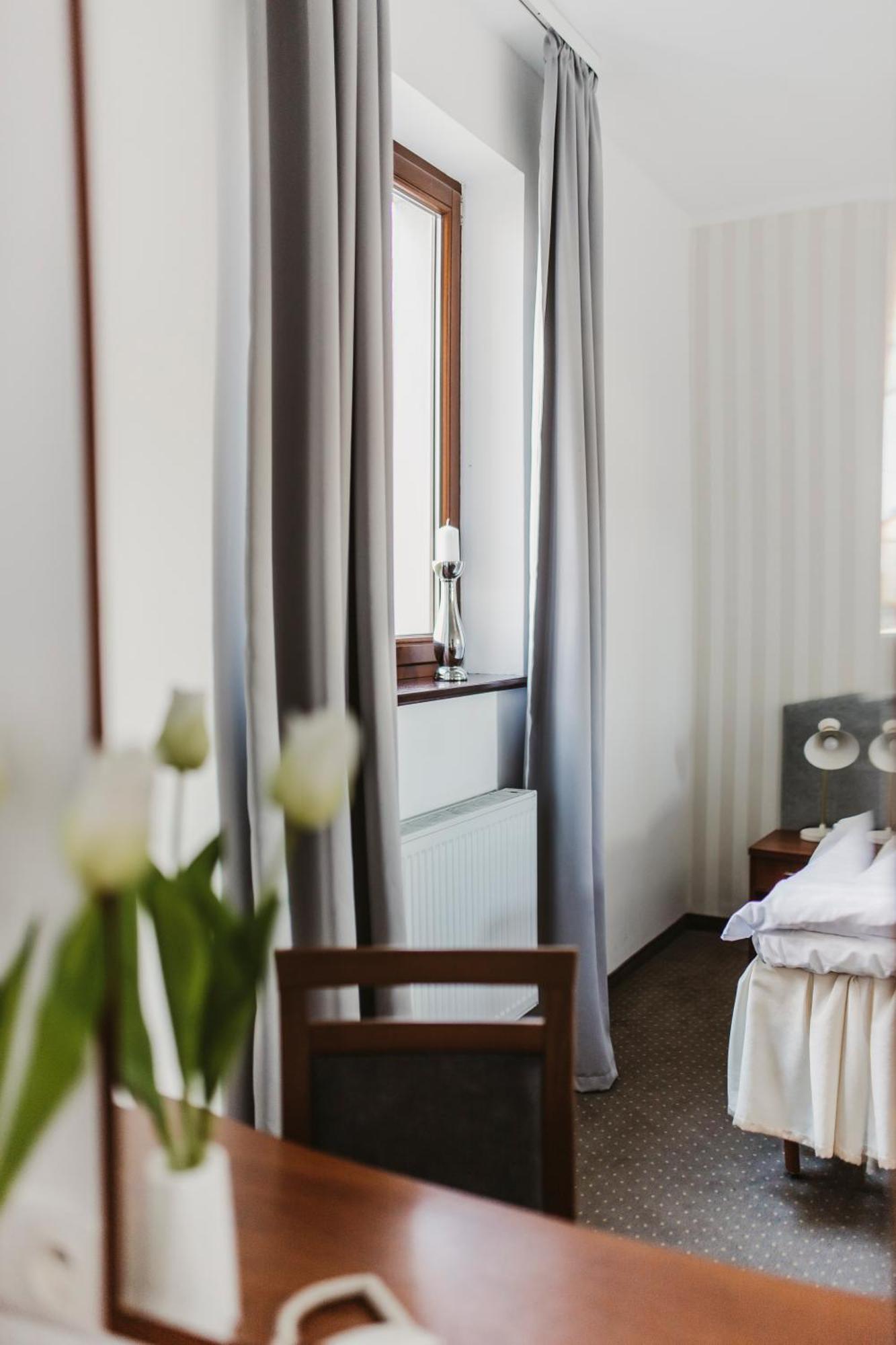Hotel I Restauracja Borowianka Ostrów Wielkopolski Kültér fotó
