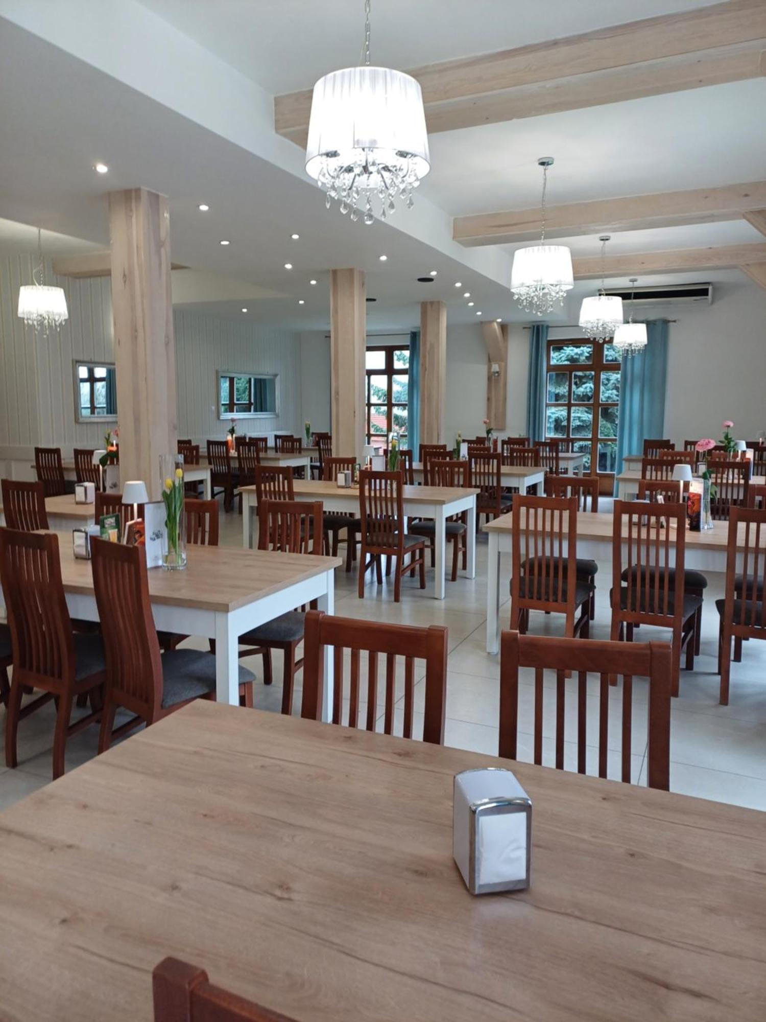 Hotel I Restauracja Borowianka Ostrów Wielkopolski Kültér fotó