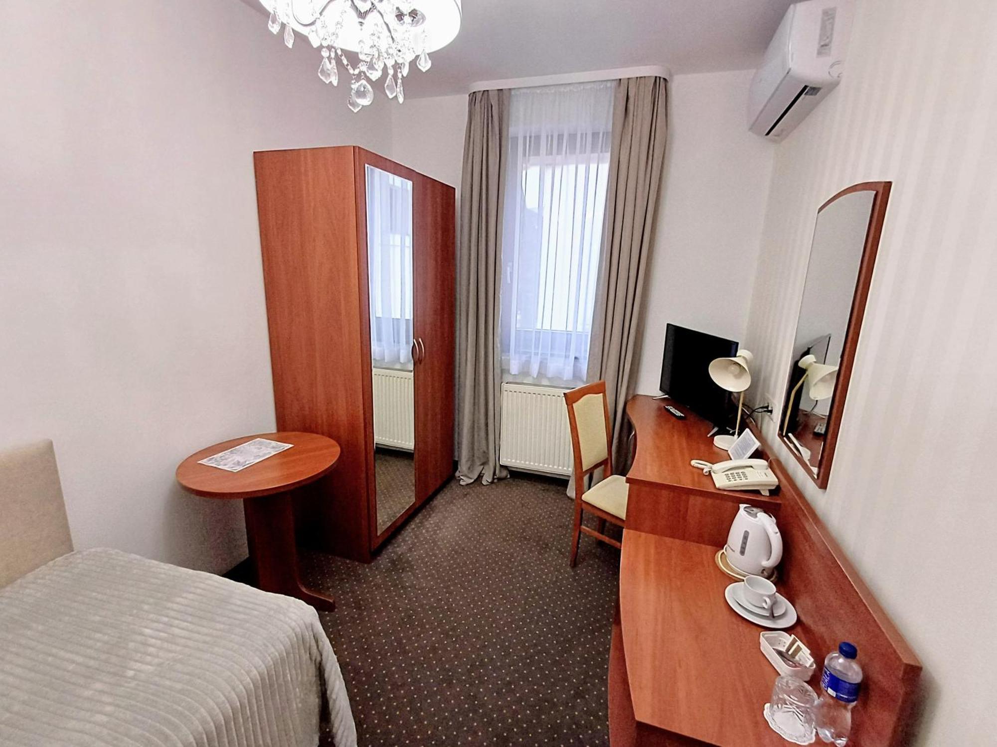 Hotel I Restauracja Borowianka Ostrów Wielkopolski Kültér fotó