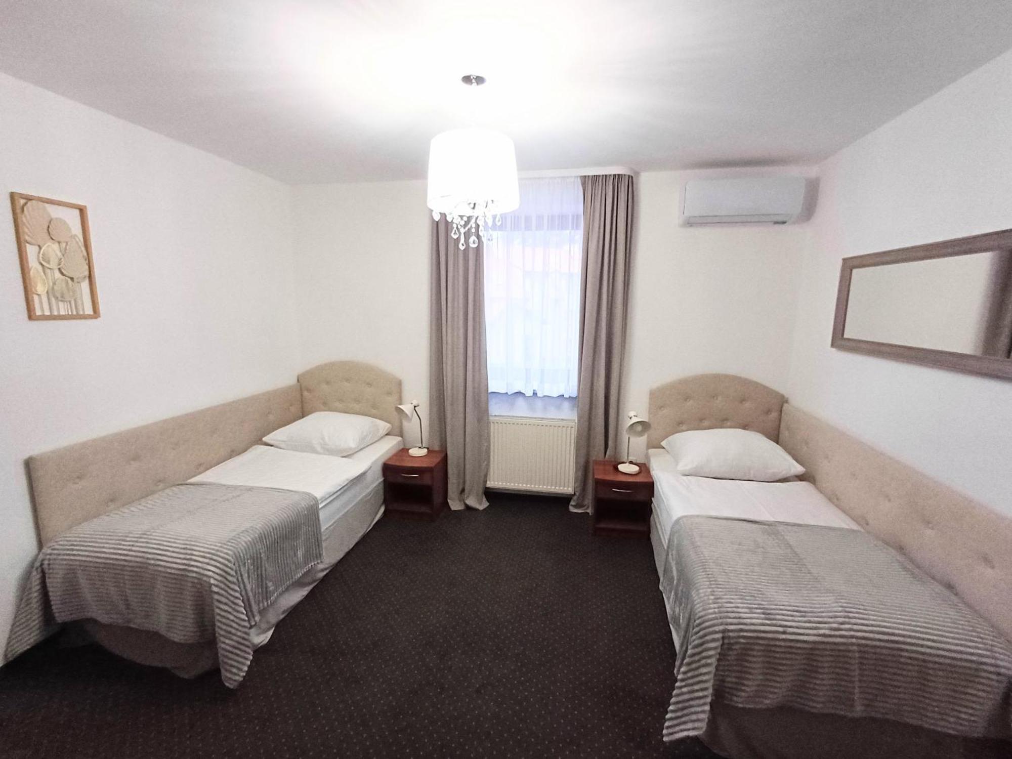 Hotel I Restauracja Borowianka Ostrów Wielkopolski Kültér fotó