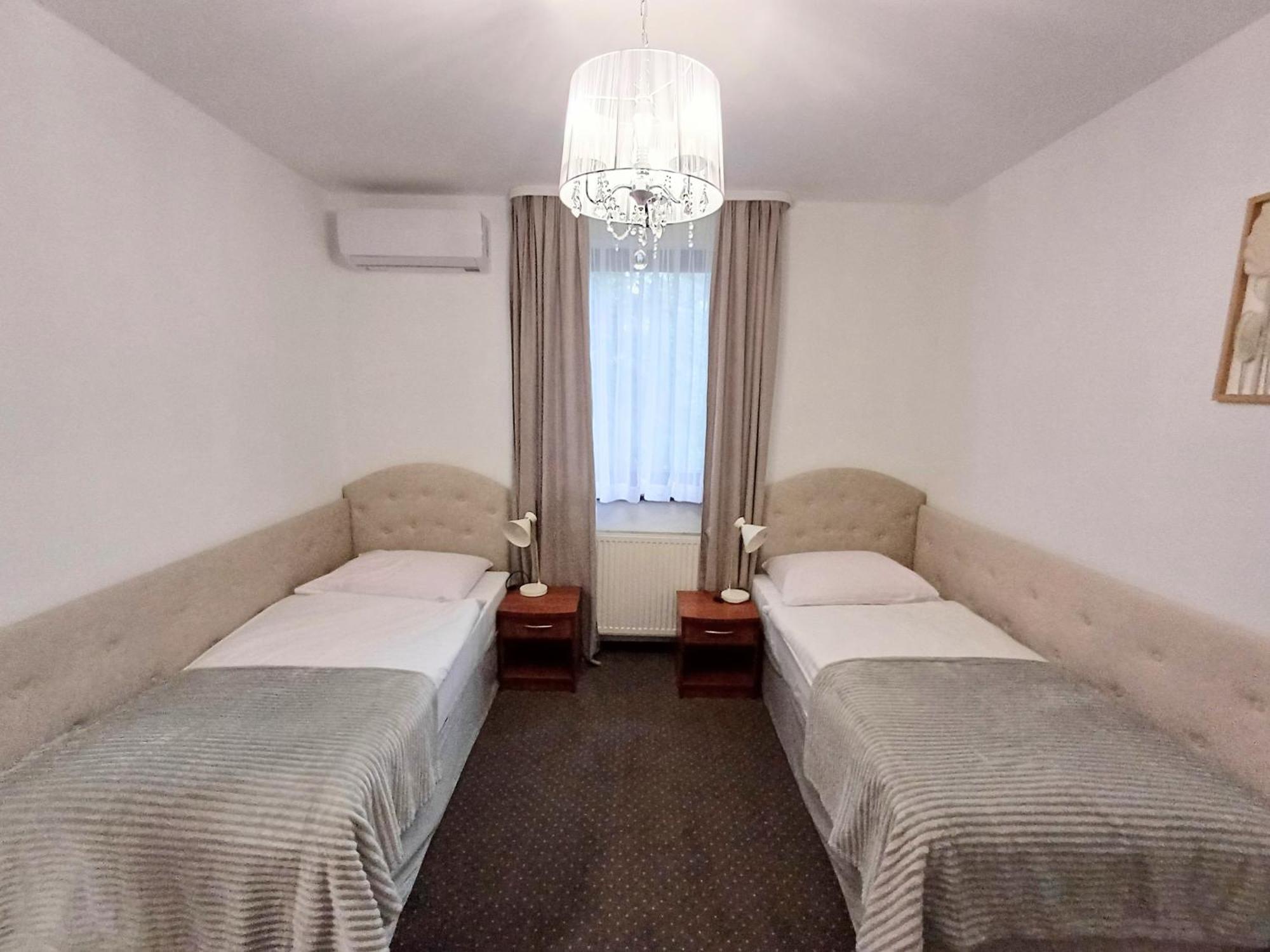 Hotel I Restauracja Borowianka Ostrów Wielkopolski Kültér fotó