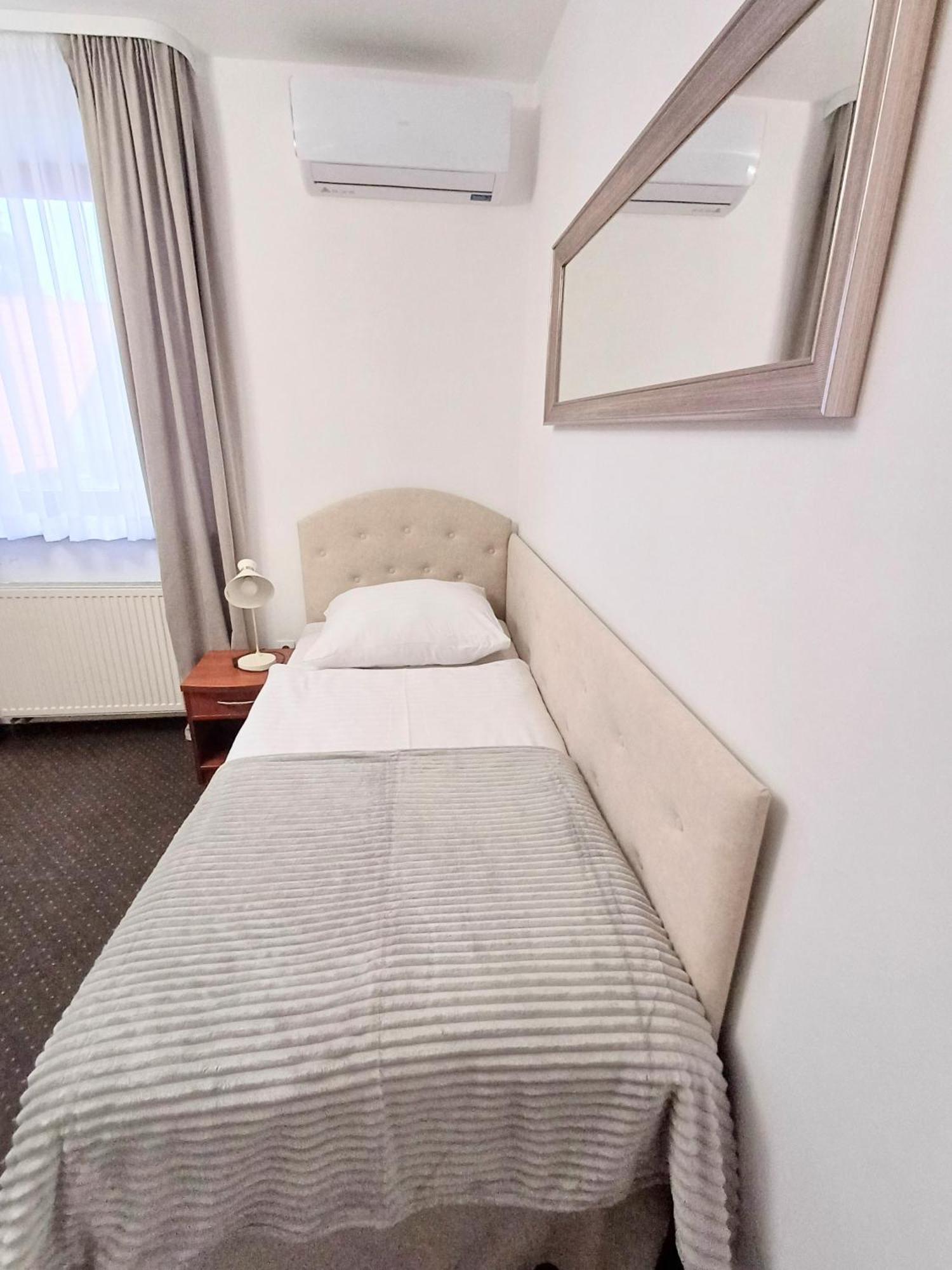 Hotel I Restauracja Borowianka Ostrów Wielkopolski Kültér fotó