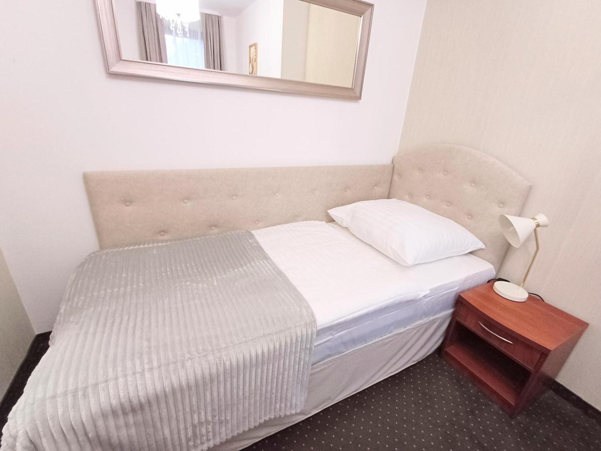 Hotel I Restauracja Borowianka Ostrów Wielkopolski Kültér fotó