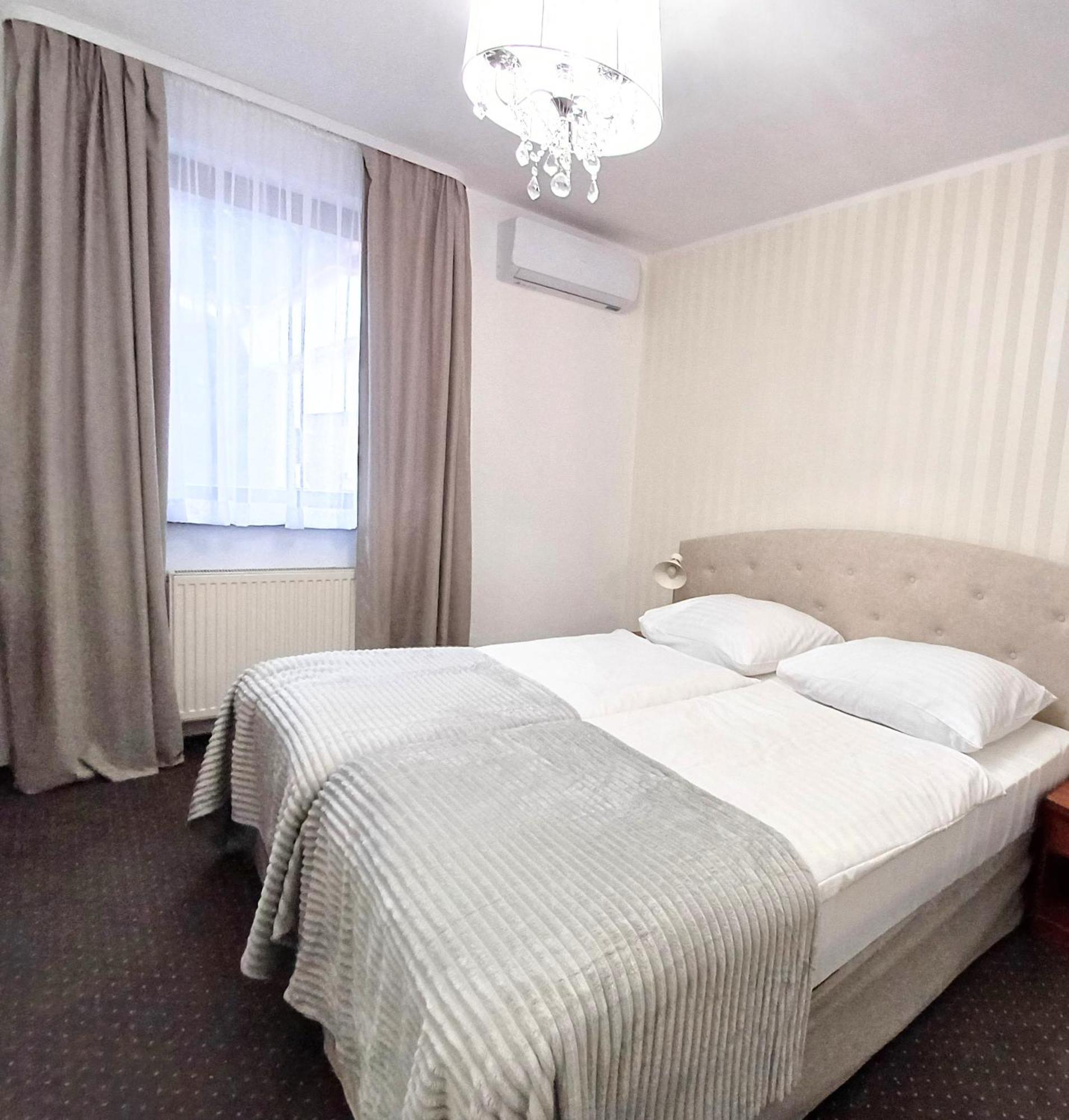 Hotel I Restauracja Borowianka Ostrów Wielkopolski Kültér fotó