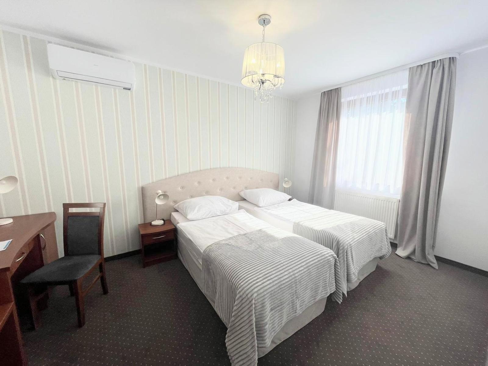 Hotel I Restauracja Borowianka Ostrów Wielkopolski Kültér fotó