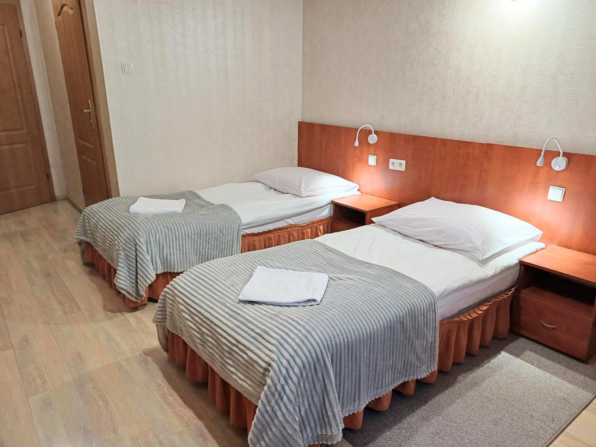 Hotel I Restauracja Borowianka Ostrów Wielkopolski Kültér fotó