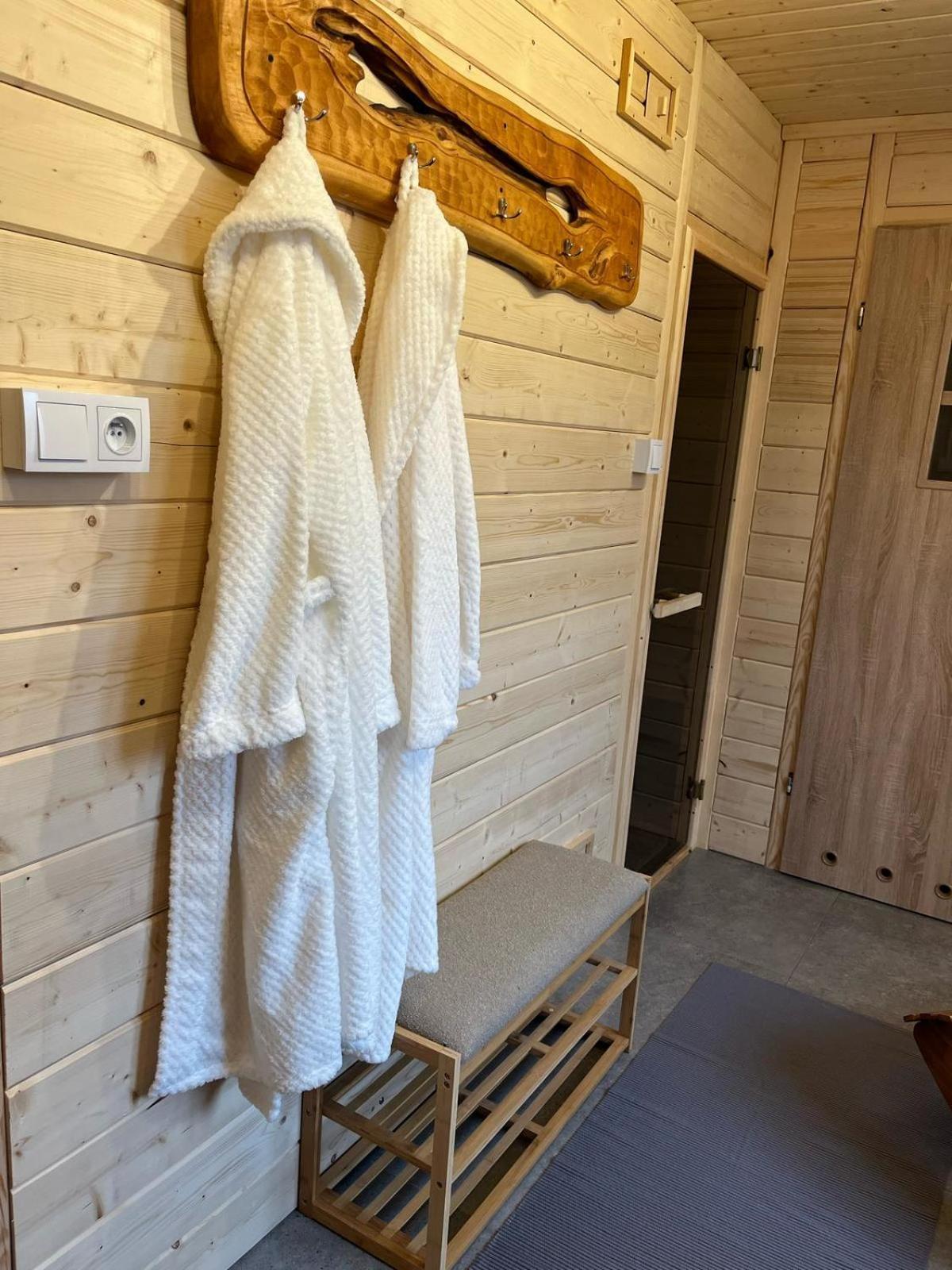 Hotel I Restauracja Borowianka Ostrów Wielkopolski Kültér fotó