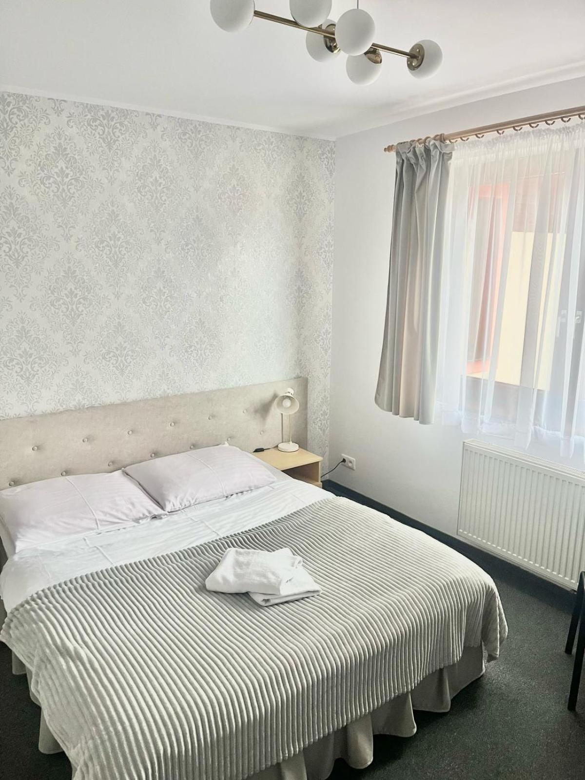 Hotel I Restauracja Borowianka Ostrów Wielkopolski Kültér fotó