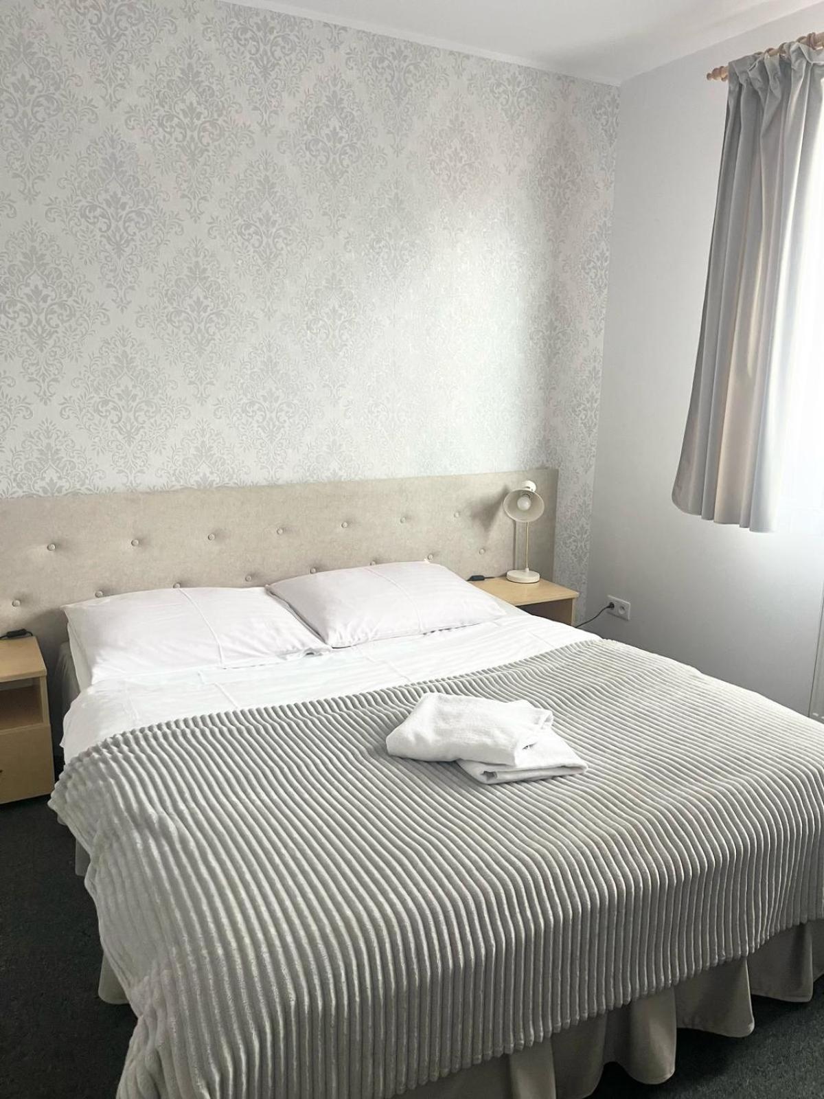 Hotel I Restauracja Borowianka Ostrów Wielkopolski Kültér fotó