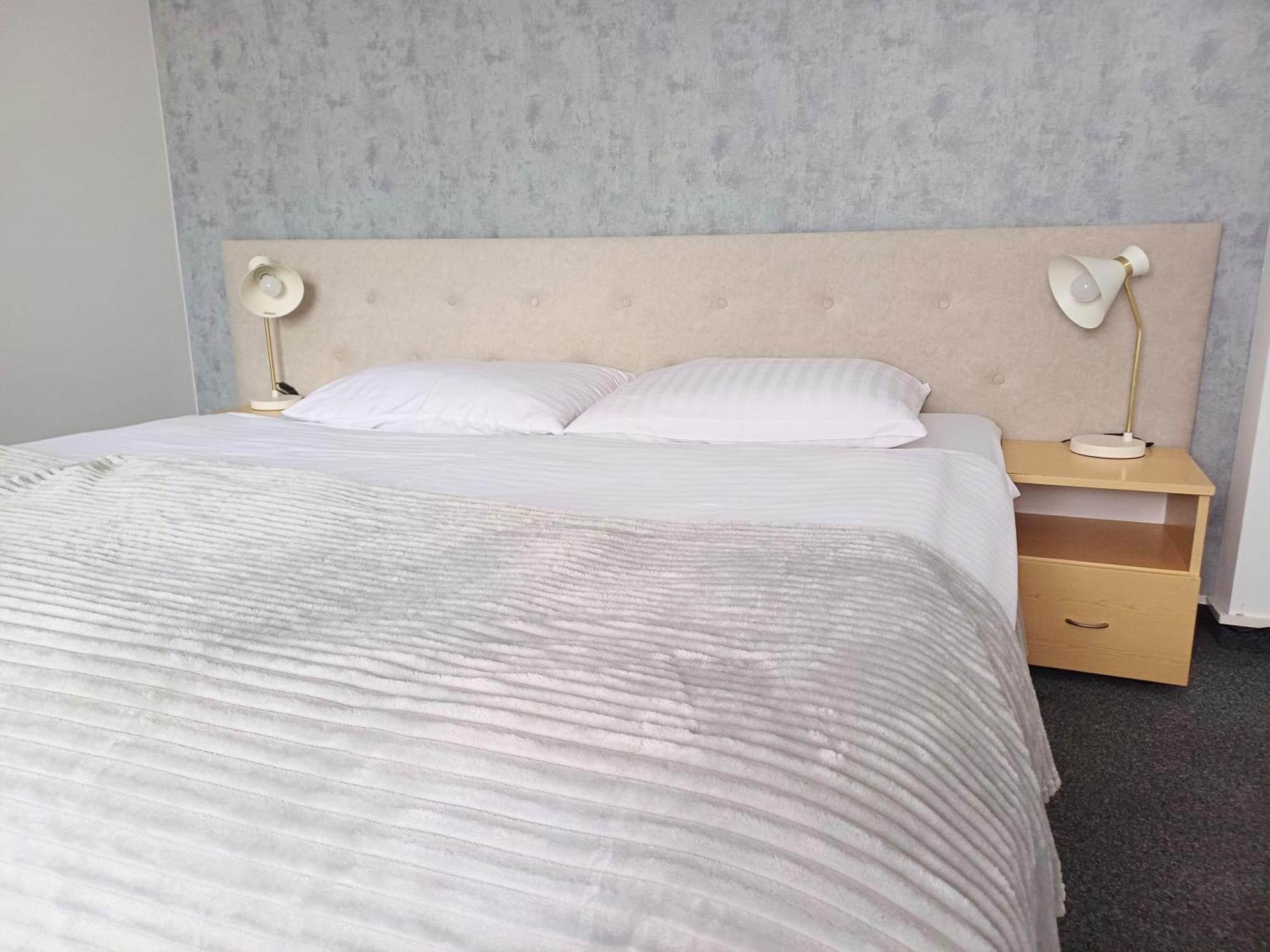 Hotel I Restauracja Borowianka Ostrów Wielkopolski Kültér fotó